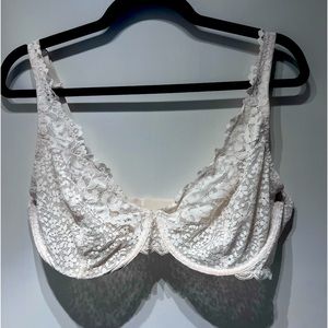 BodybyVictoria unlined demi 40DDD. Has a little staining/discoloration